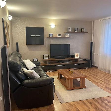Angels Apartment Oradea Buitenkant foto