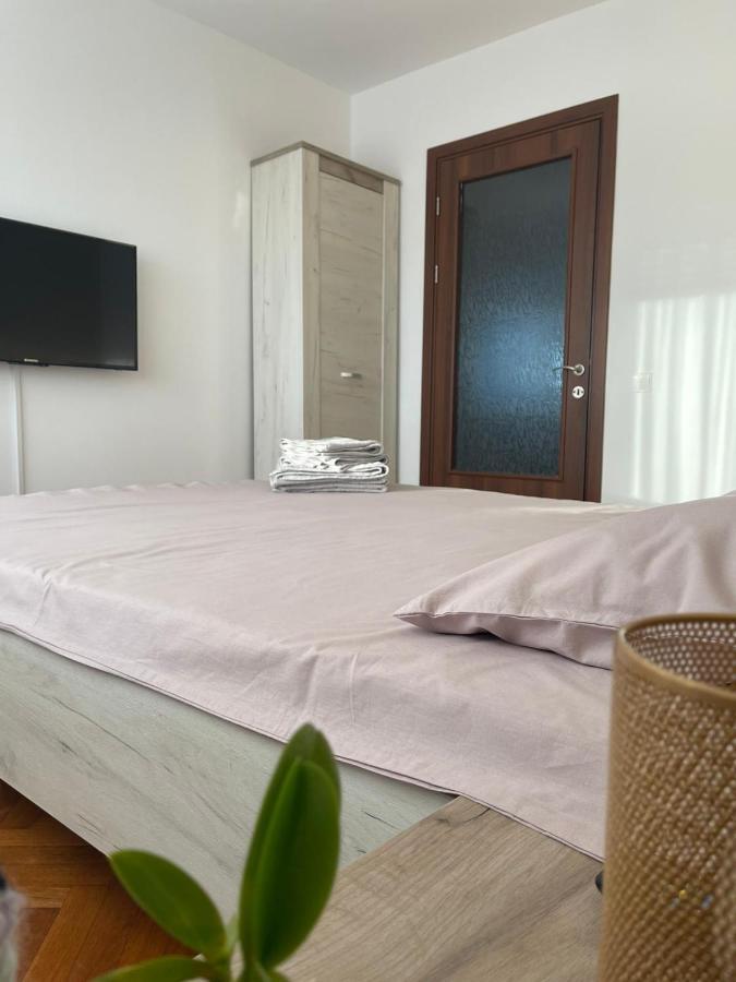 Angels Apartment Oradea Buitenkant foto