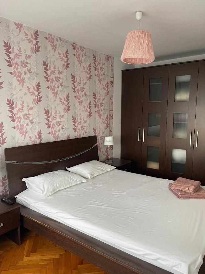 Angels Apartment Oradea Buitenkant foto