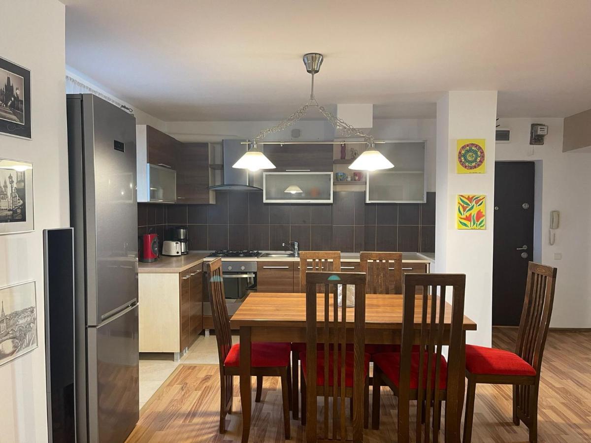 Angels Apartment Oradea Buitenkant foto