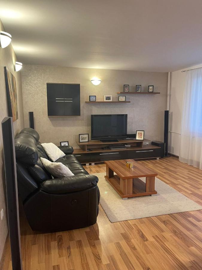 Angels Apartment Oradea Buitenkant foto