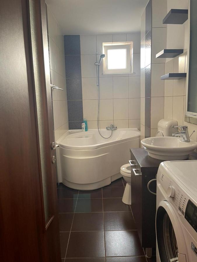 Angels Apartment Oradea Buitenkant foto