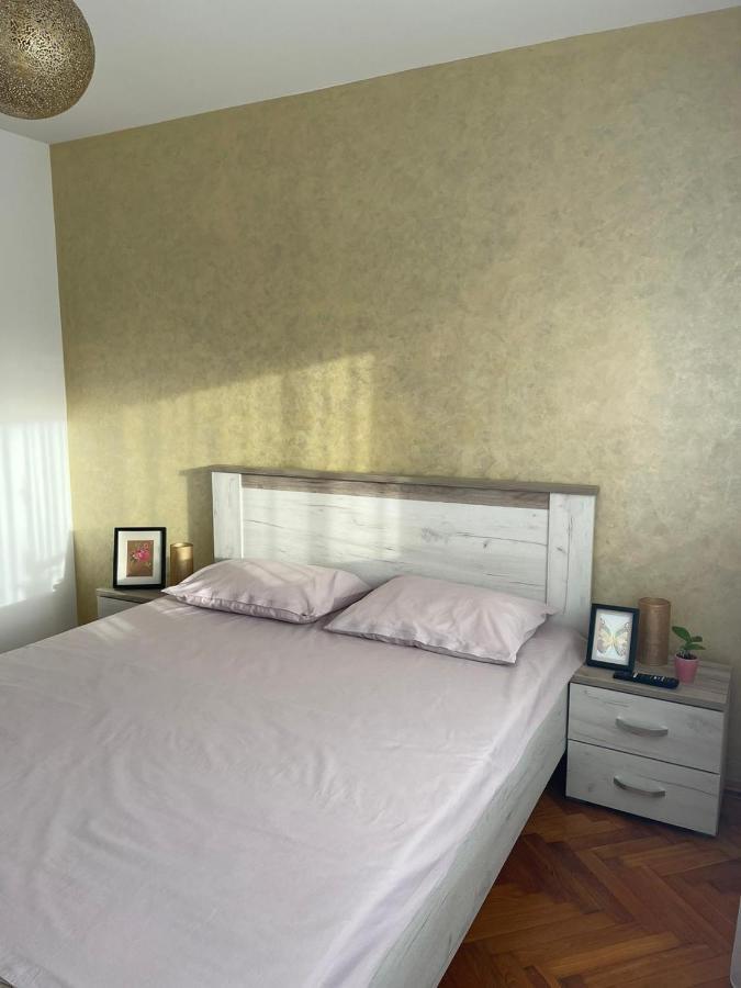 Angels Apartment Oradea Buitenkant foto