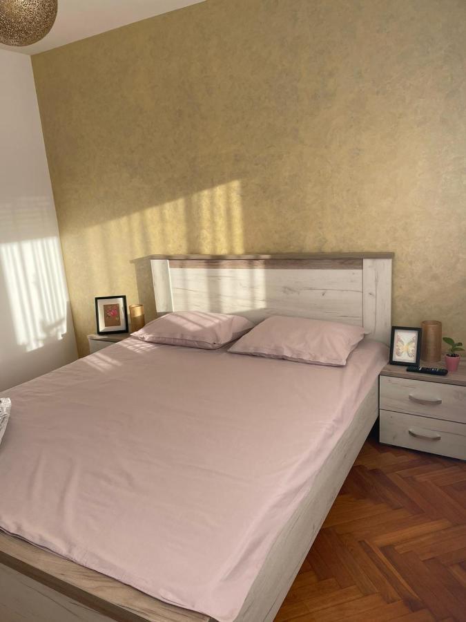 Angels Apartment Oradea Buitenkant foto