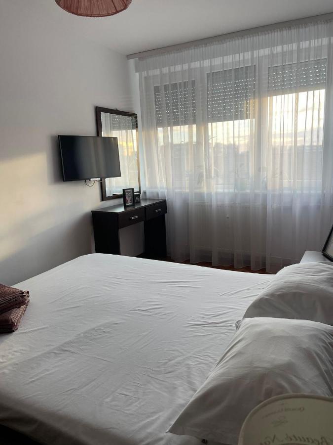 Angels Apartment Oradea Buitenkant foto