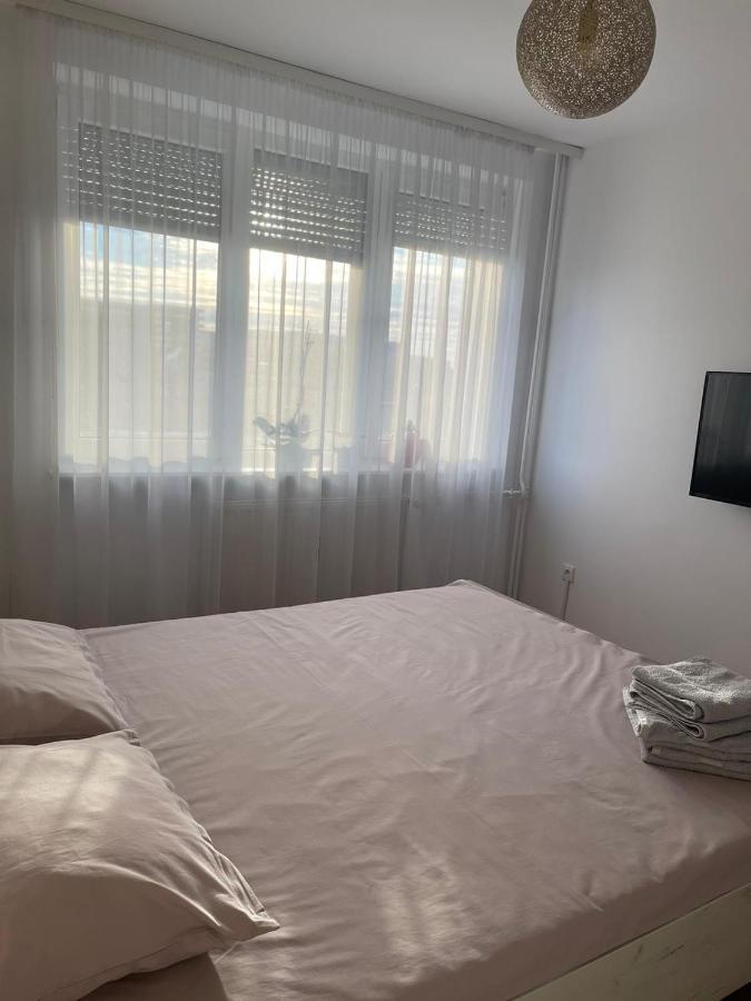 Angels Apartment Oradea Buitenkant foto